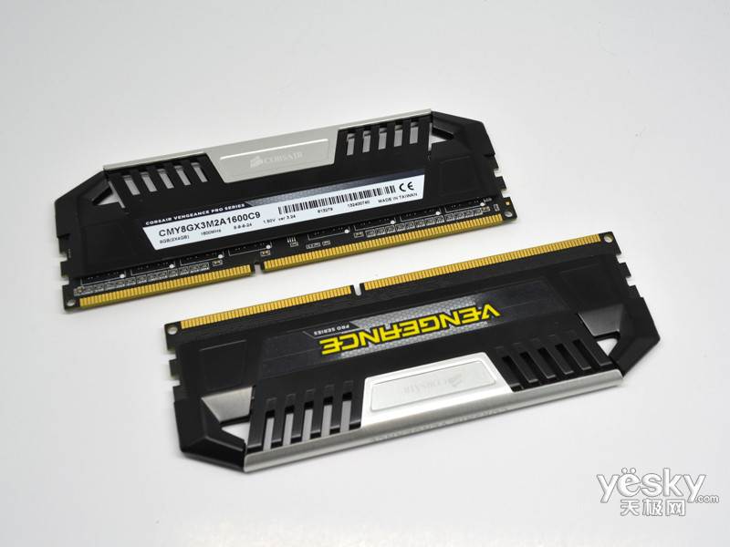 ������8GB DDR3 1600��װ(CMY8GX3M2A1600C9)