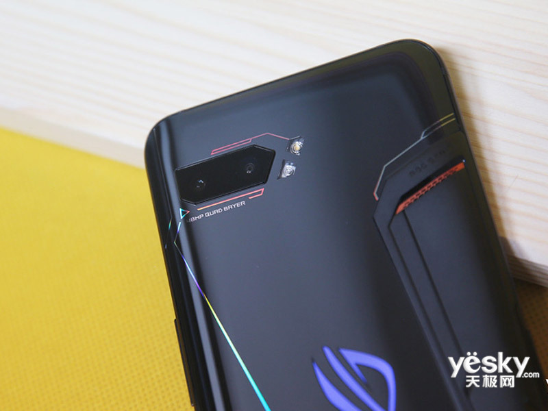 华硕rog游戏手机2(12gb/1tb/全网通)