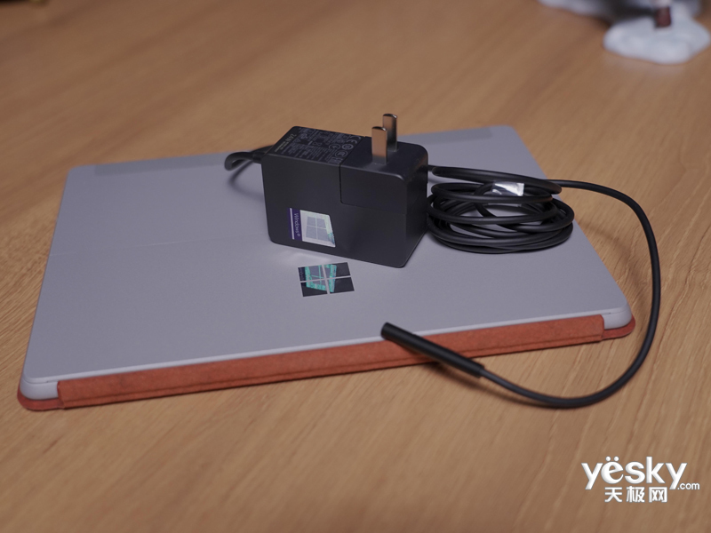 ΢��Surface Go 3(���� 6500Y/8GB/128GB/����)